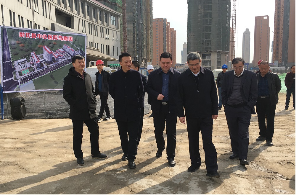 省政府百城提質(zhì)考評組現(xiàn)場觀摩我院遷建項目 (2).jpg