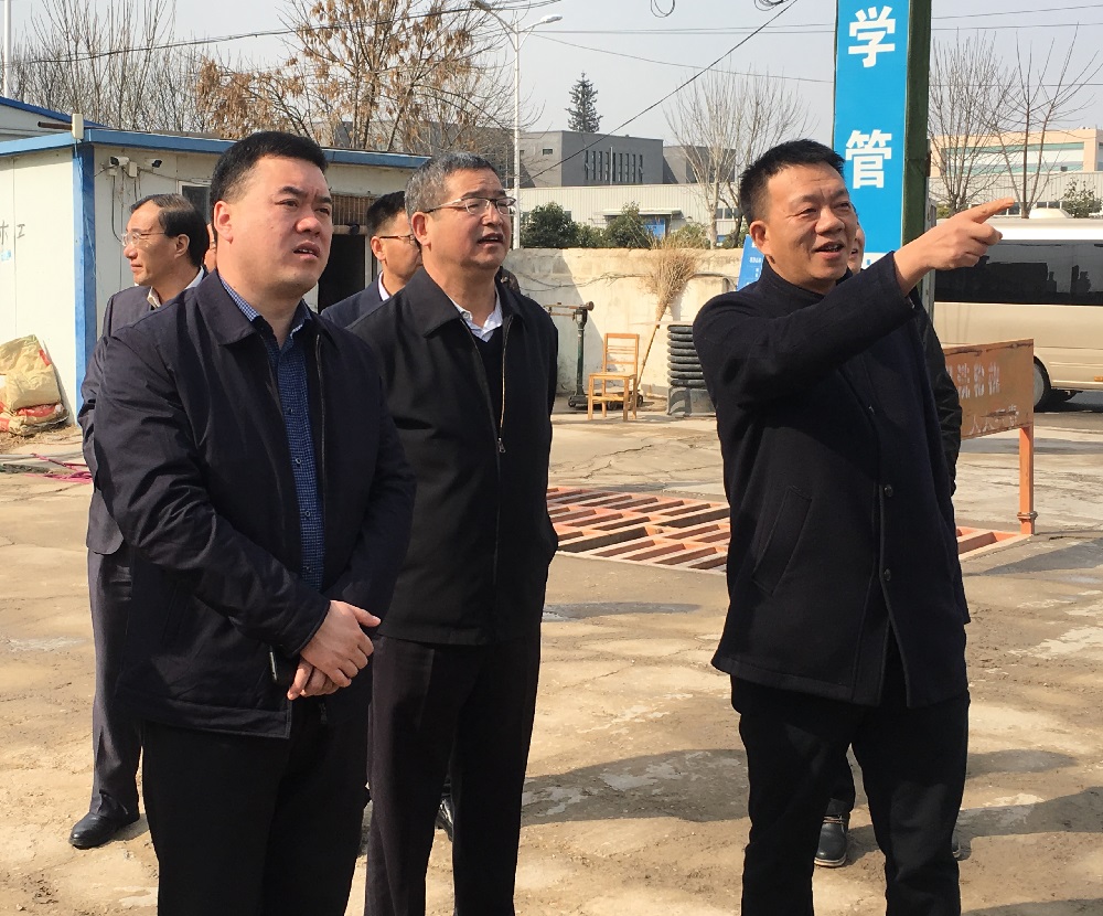 省政府百城提質(zhì)考評組現(xiàn)場觀摩我院遷建項目 (6).jpg