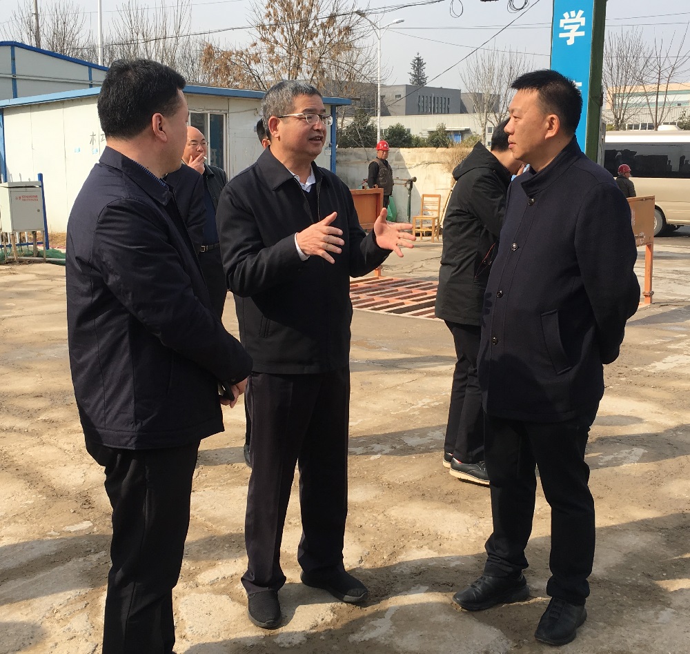 省政府百城提質(zhì)考評組現(xiàn)場觀摩我院遷建項目 (3).jpg
