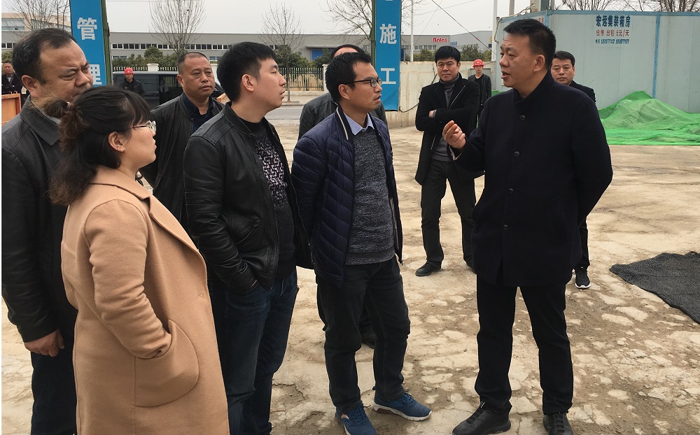 省政府百城提質(zhì)考評組現(xiàn)場觀摩我院遷建項目 (7).jpg