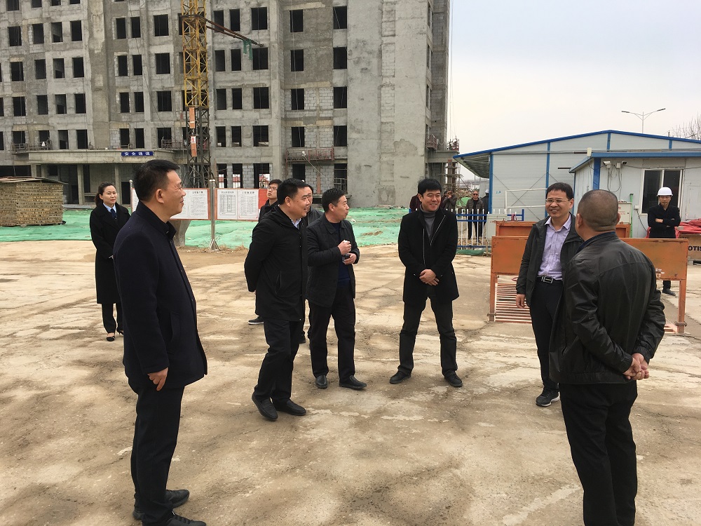 省政府百城提質(zhì)考評組現(xiàn)場觀摩我院遷建項目 (1).jpg
