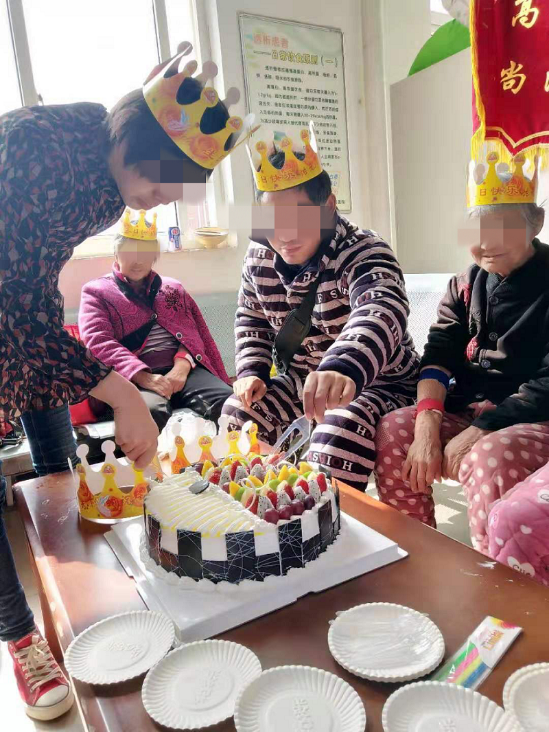 關愛在行動——透析科“腎斗士”們的集體生日會 (4).png